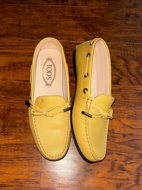 TOD’s Gommino Yellow Leather Suede Driving Loafers Made in Italy Women’s Flats